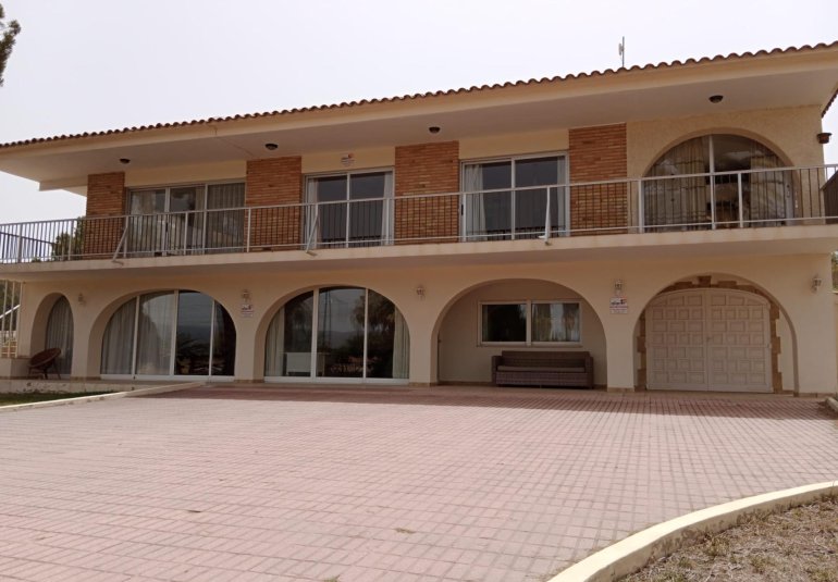 Resale - Villa -
Alfaz del Pi