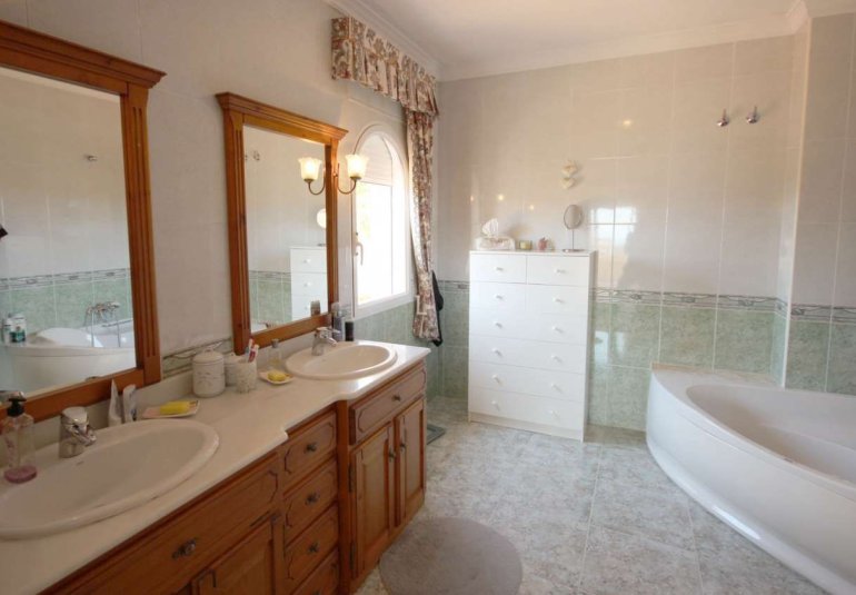 Resale - Villa -
Alfaz del Pi