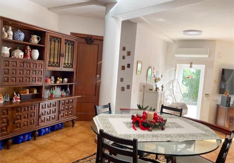 Resale - Villa -
Altea