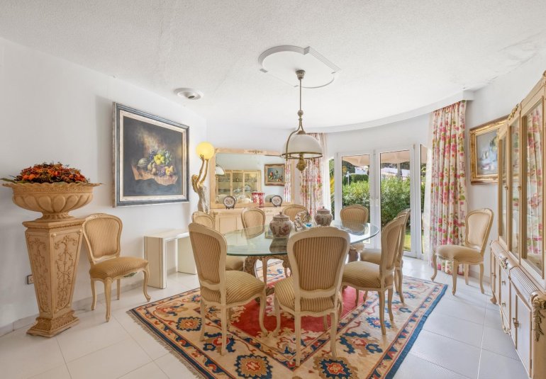 Resale - Villa -
Altea