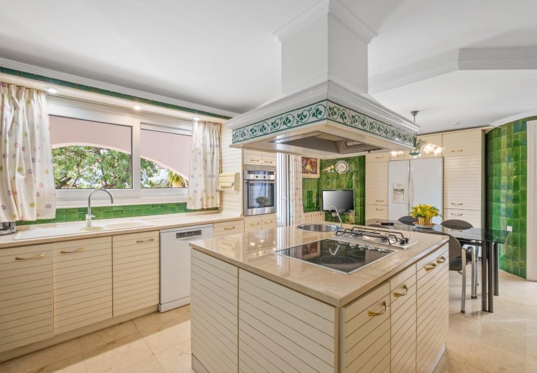 Resale - Villa -
Altea