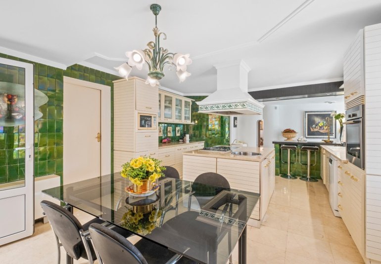 Resale - Villa -
Altea