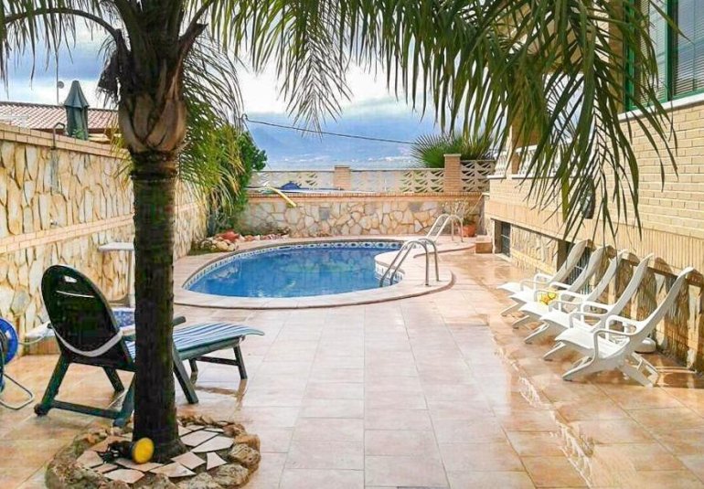 Resale - Villa -
Benidorm