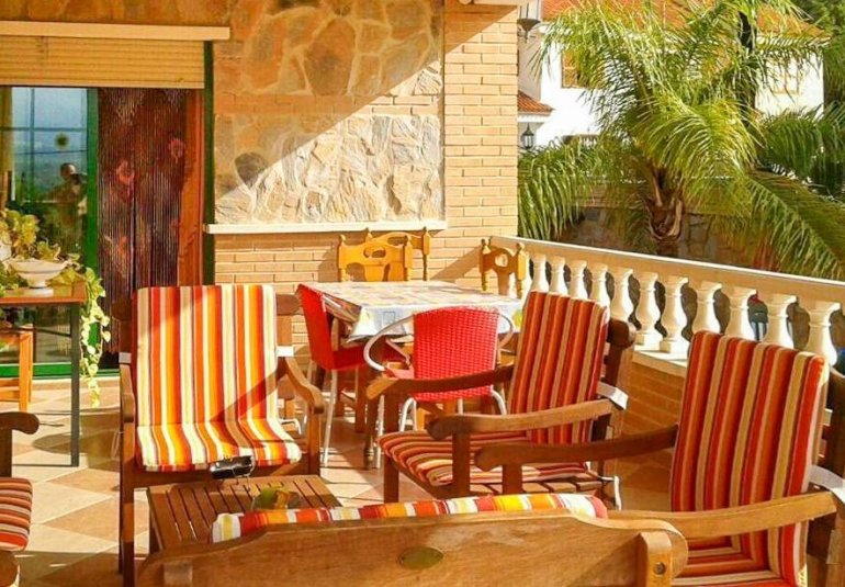 Resale - Villa -
Benidorm