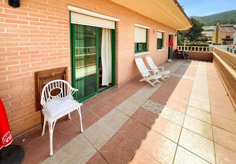 Resale - Villa -
Benidorm