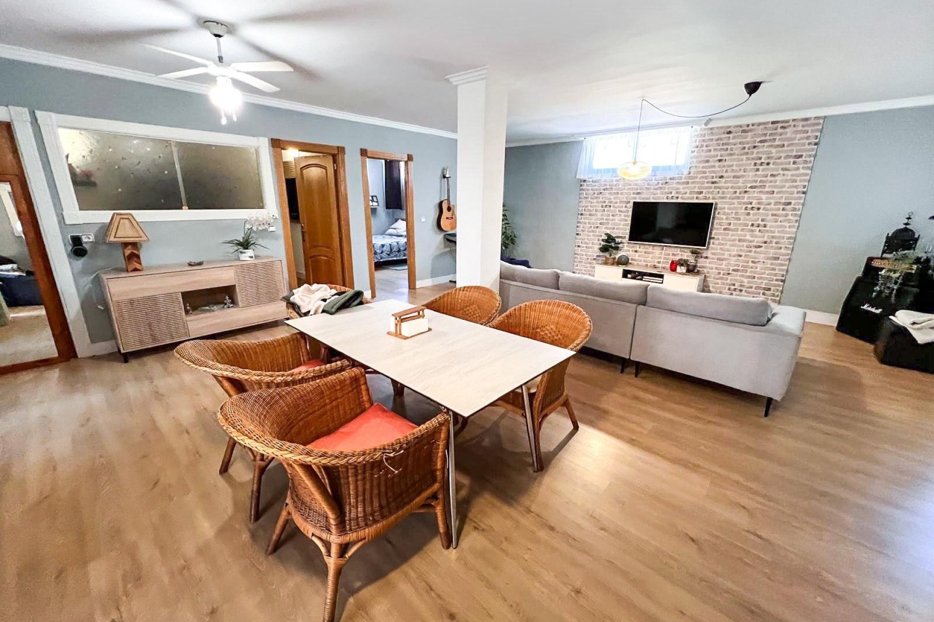 Resale - Villa -
Benidorm