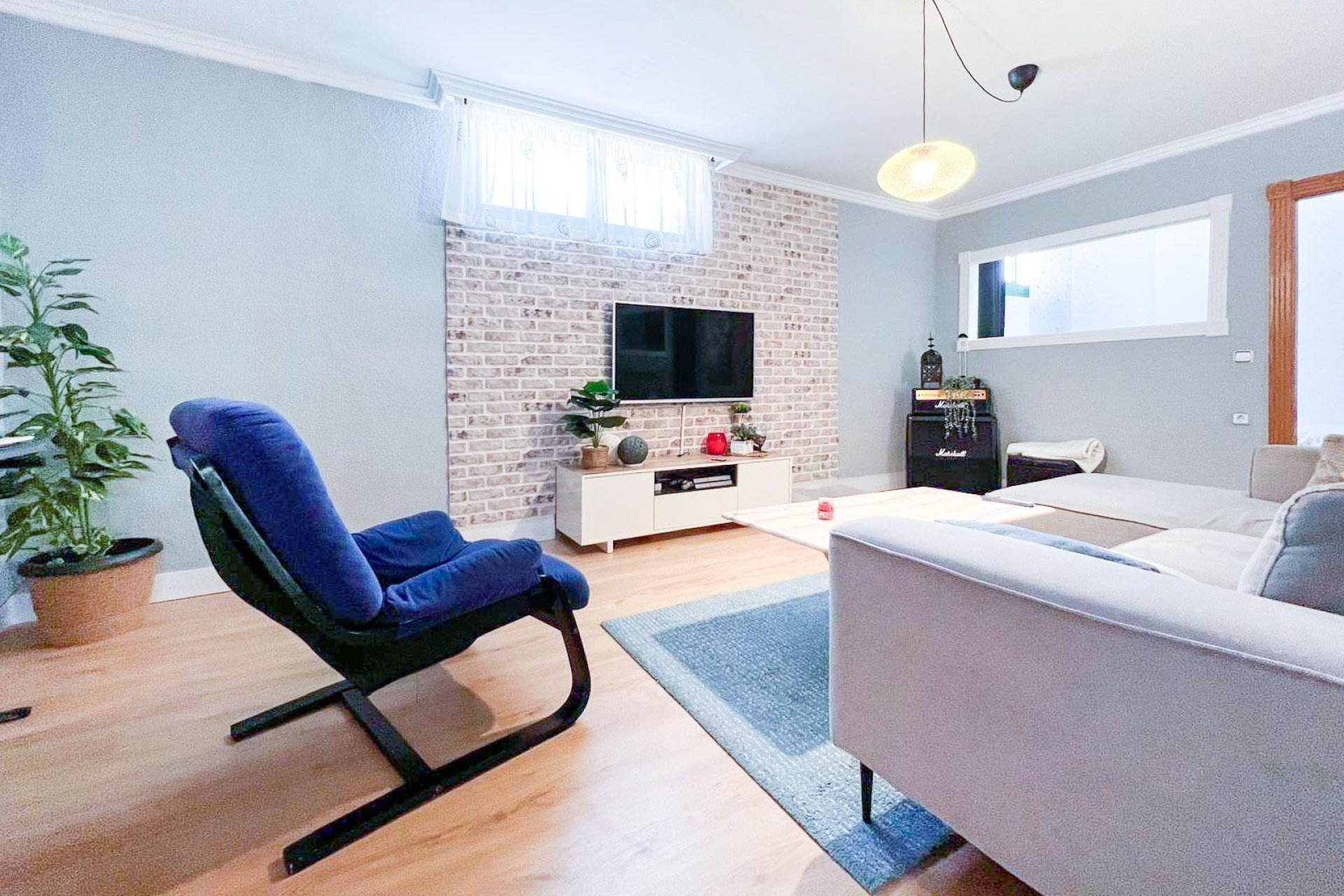 Resale - Villa -
Benidorm