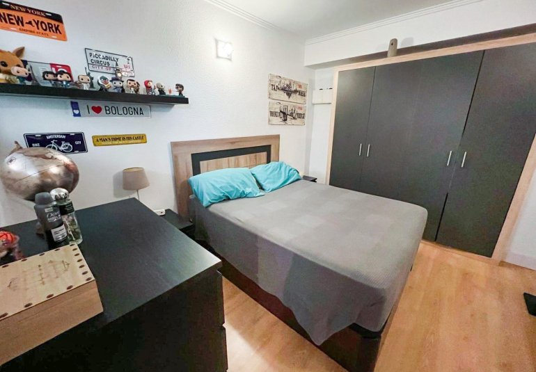 Resale - Villa -
Benidorm