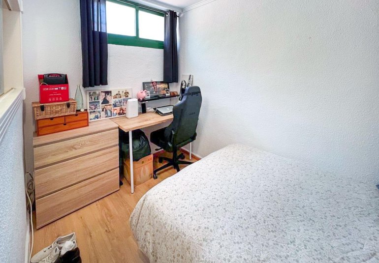 Resale - Villa -
Benidorm