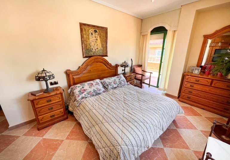 Resale - Villa -
Benidorm