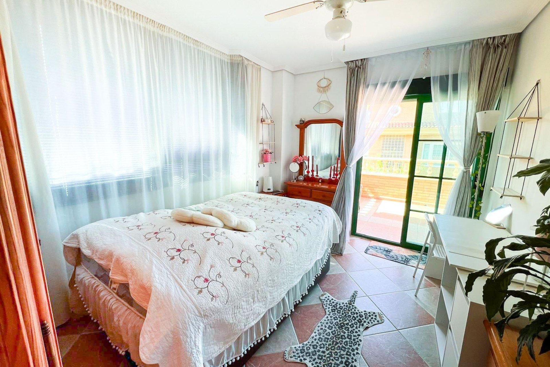 Resale - Villa -
Benidorm