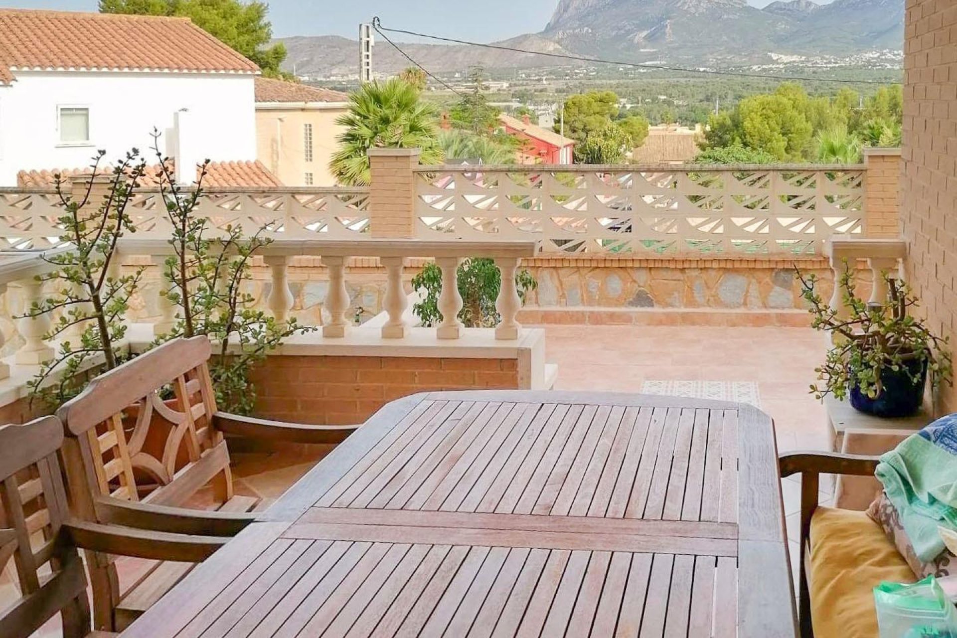 Resale - Villa -
Benidorm