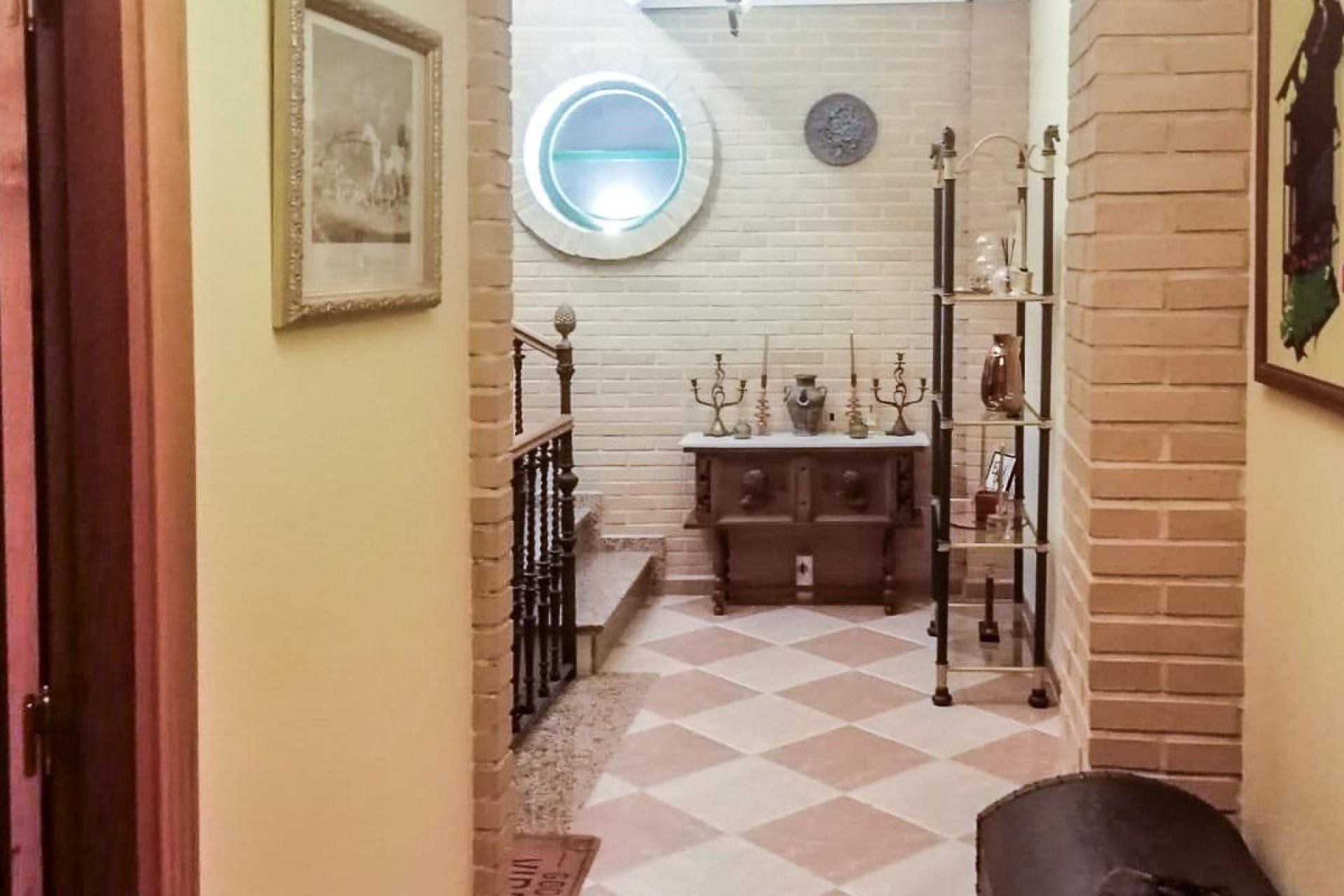 Resale - Villa -
Benidorm