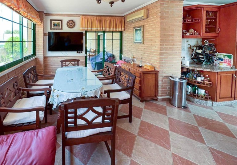 Resale - Villa -
Benidorm