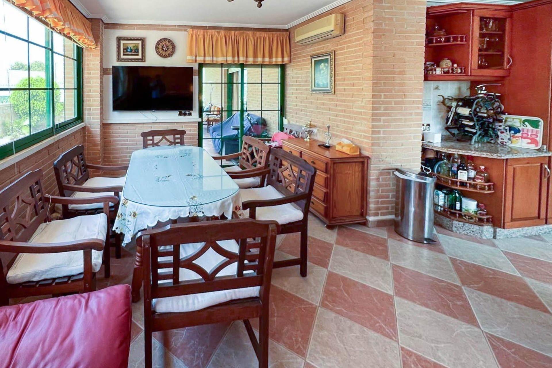 Resale - Villa -
Benidorm