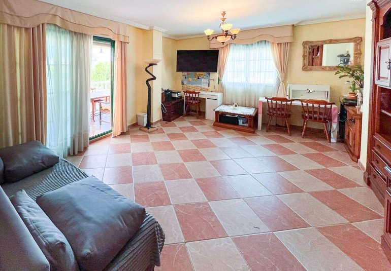 Resale - Villa -
Benidorm