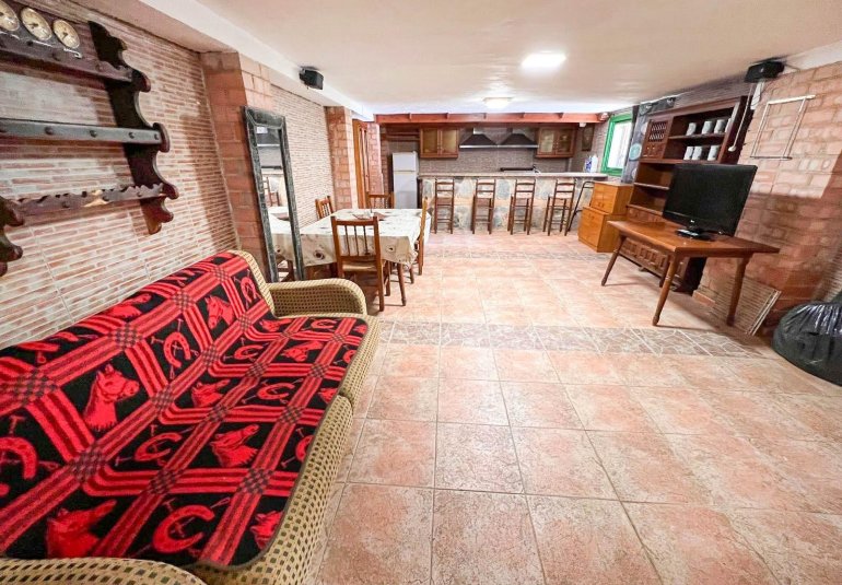 Resale - Villa -
Benidorm