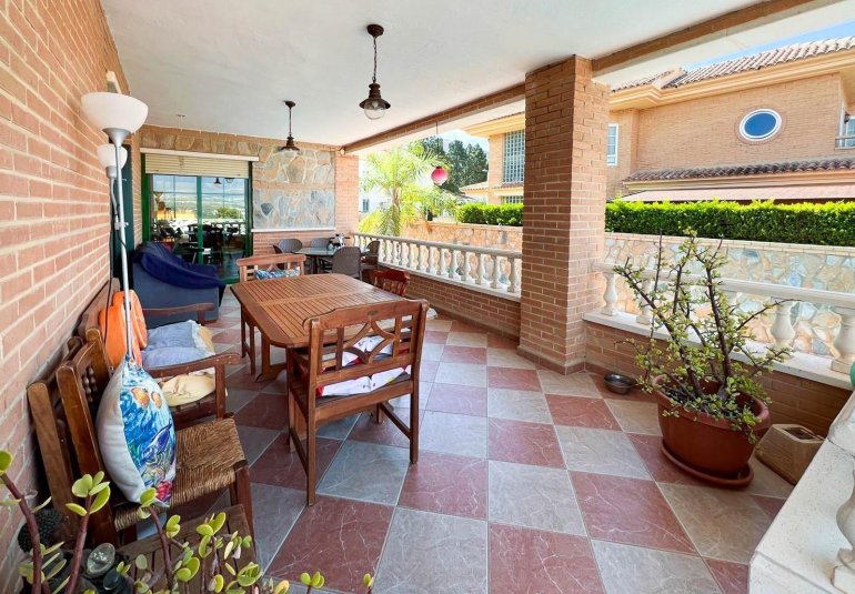Resale - Villa -
Benidorm