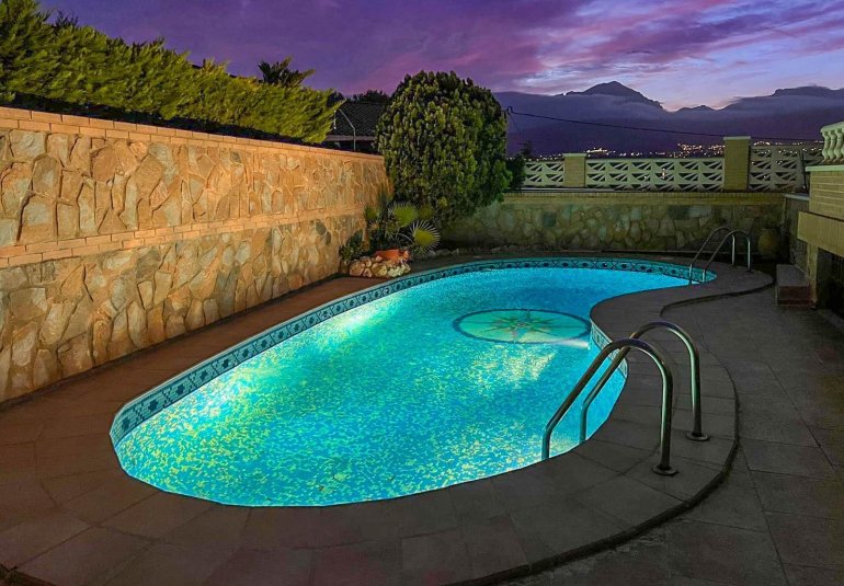 Resale - Villa -
Benidorm