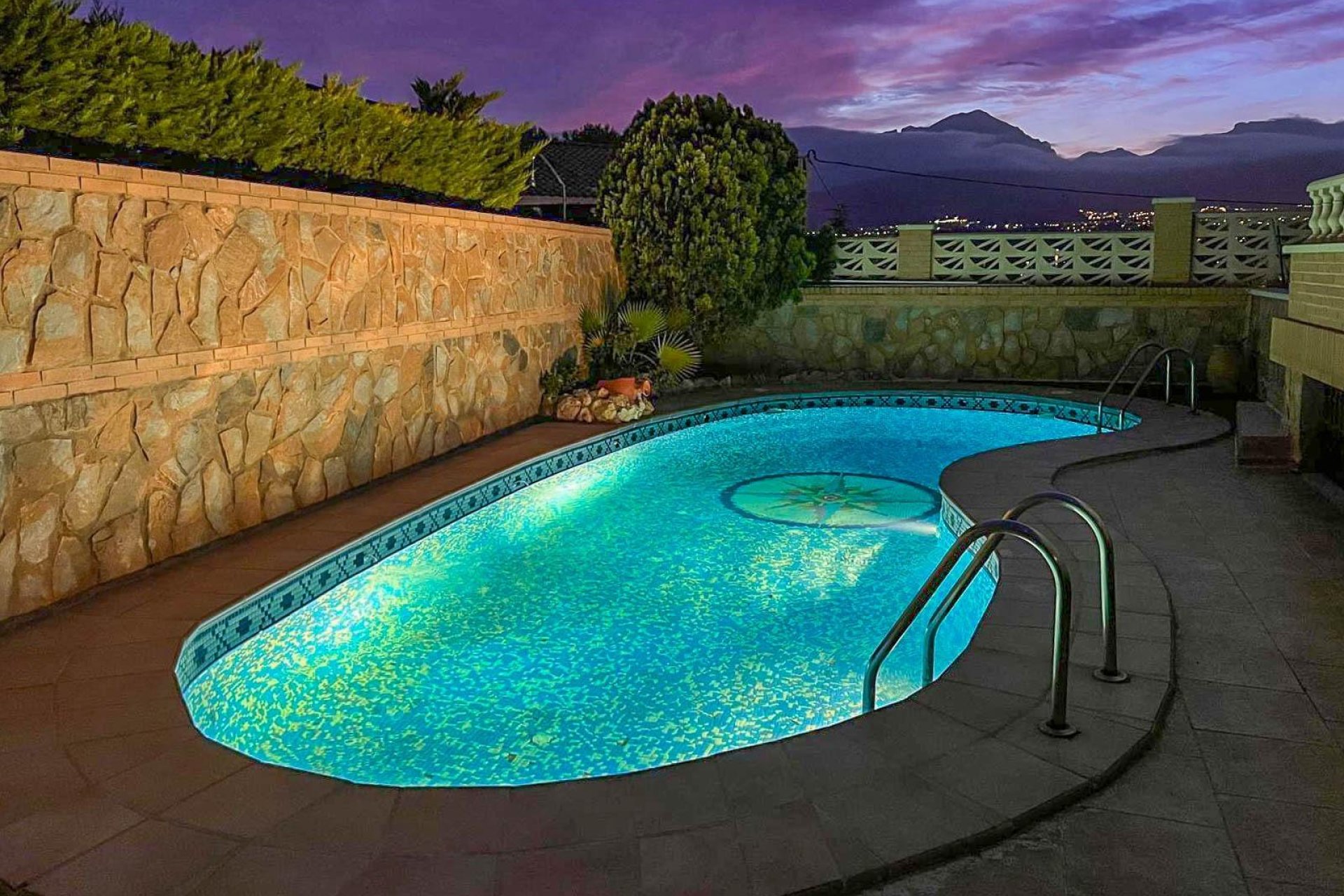 Resale - Villa -
Benidorm