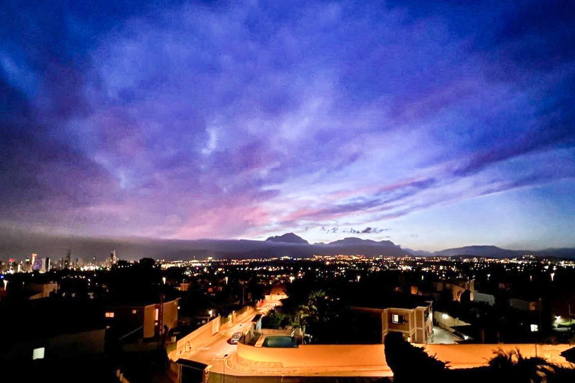 Resale - Villa -
Benidorm