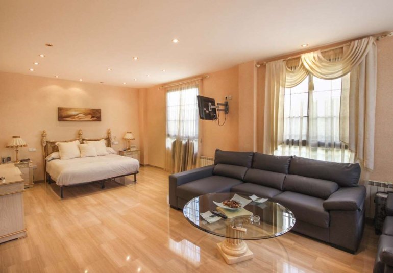 Resale - Villa -
Benidorm