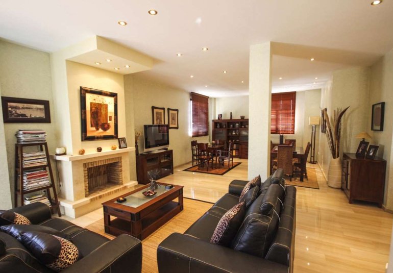 Resale - Villa -
Benidorm