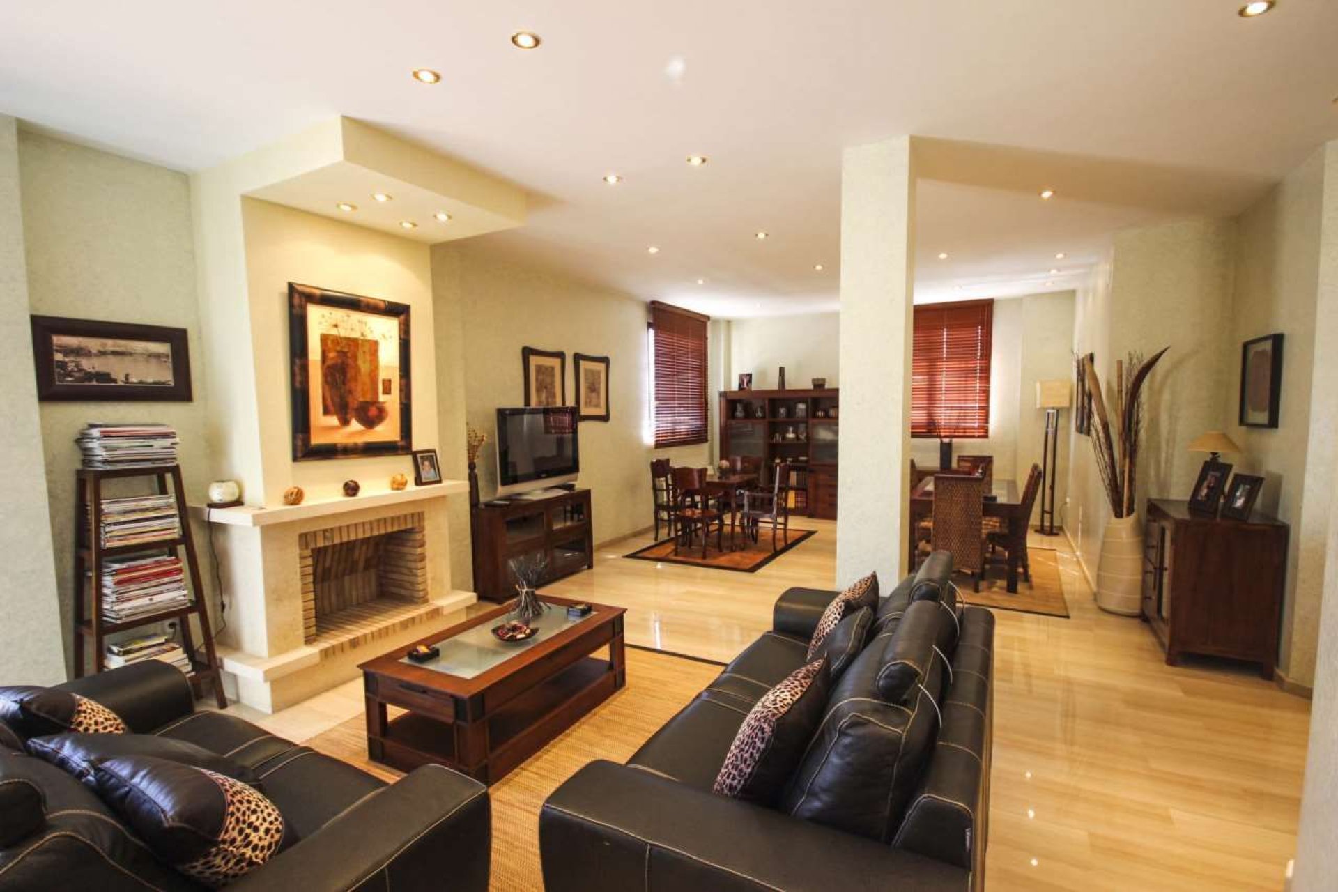 Resale - Villa -
Benidorm