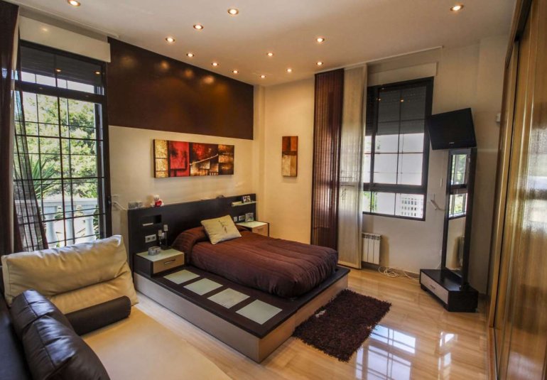 Resale - Villa -
Benidorm