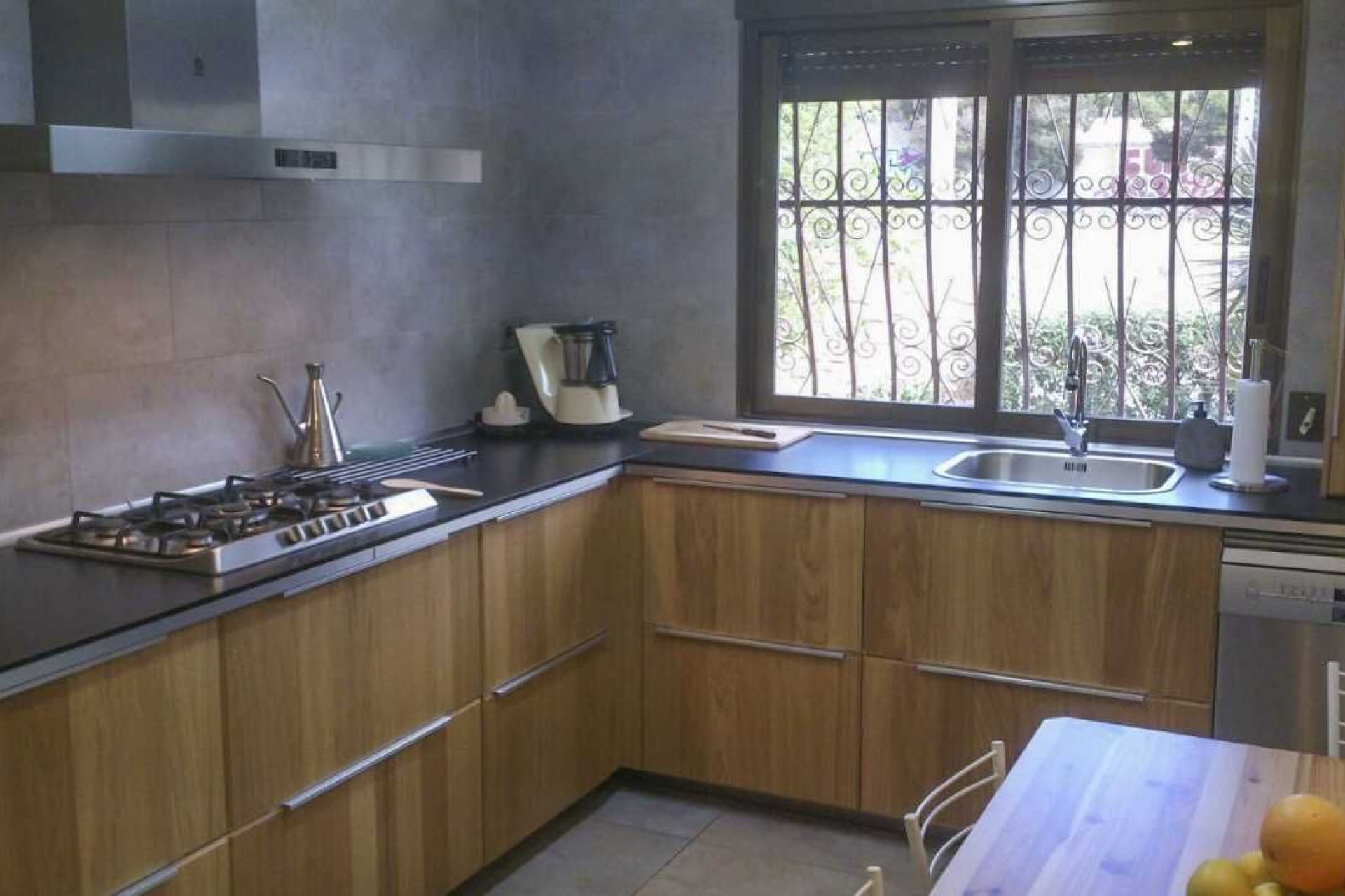 Resale - Villa -
Benidorm