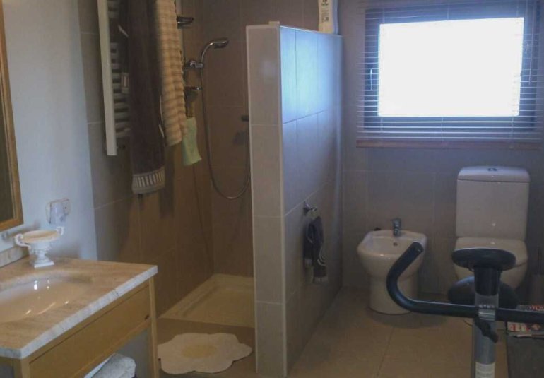 Resale - Villa -
Benidorm