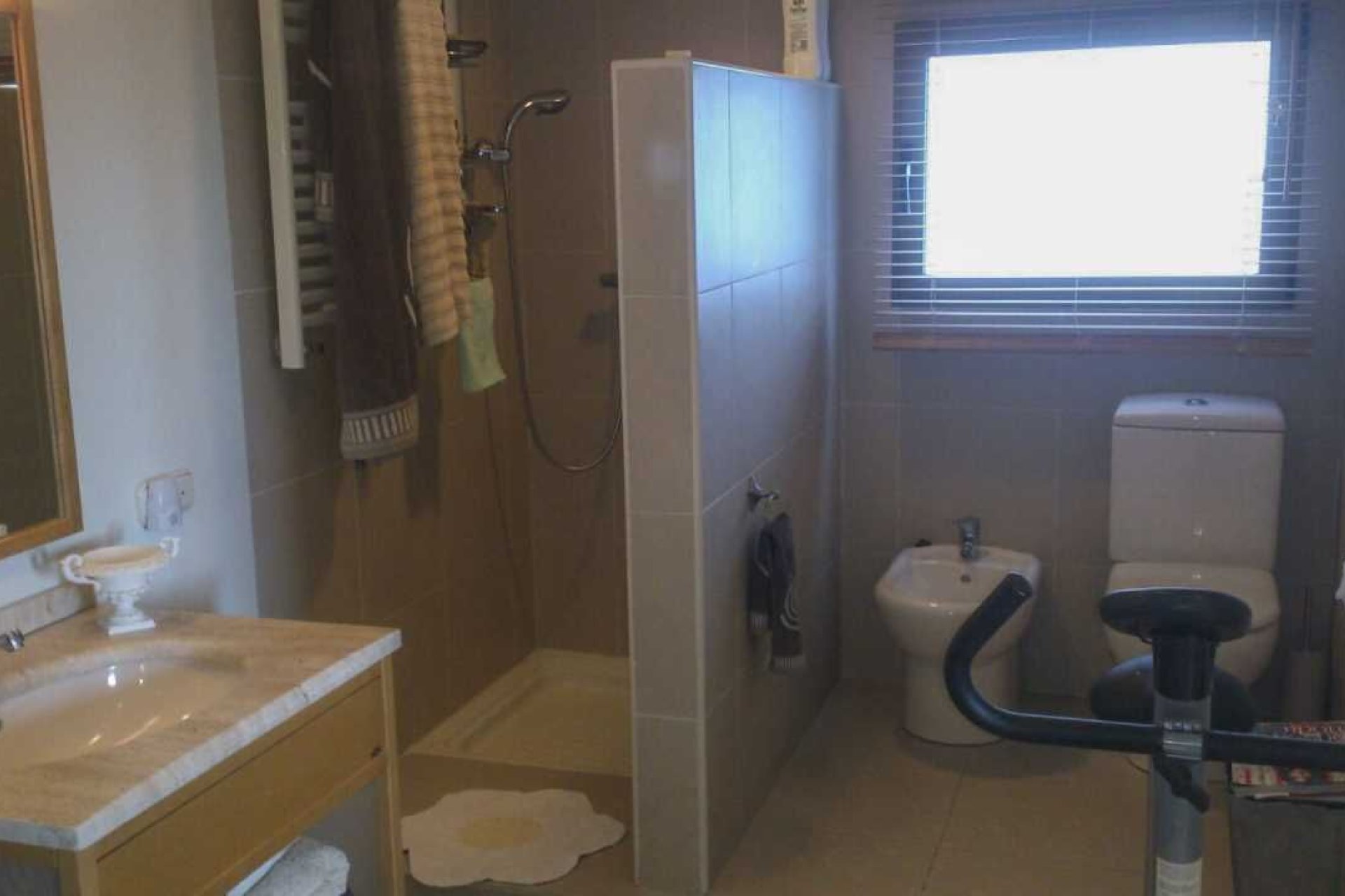 Resale - Villa -
Benidorm