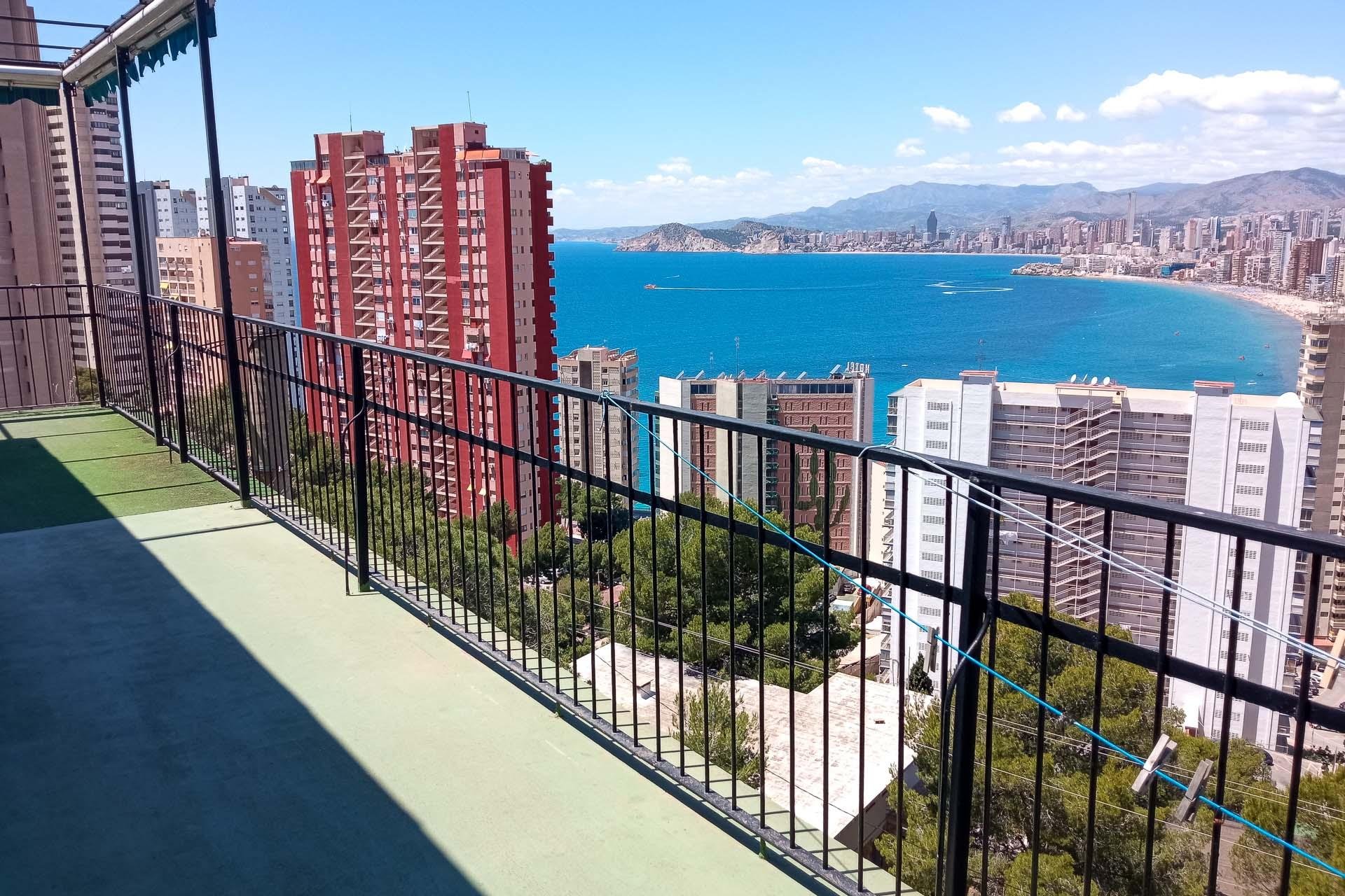 Resale - Villa -
Benidorm