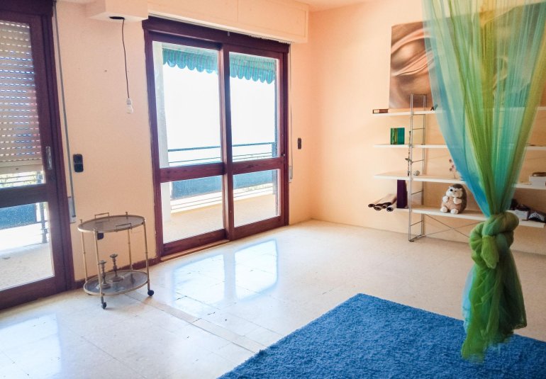 Resale - Villa -
Benidorm