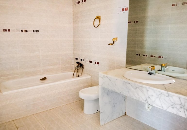 Resale - Villa -
Benidorm