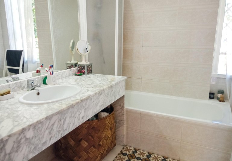 Resale - Villa -
Benidorm