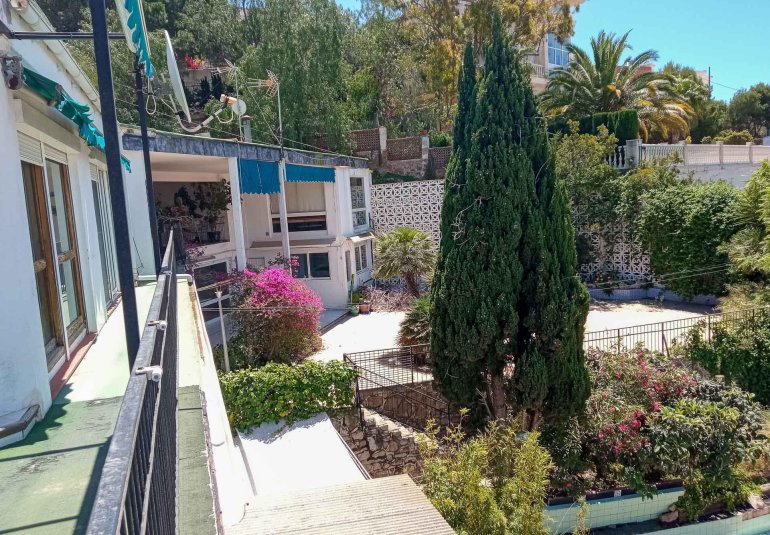 Resale - Villa -
Benidorm