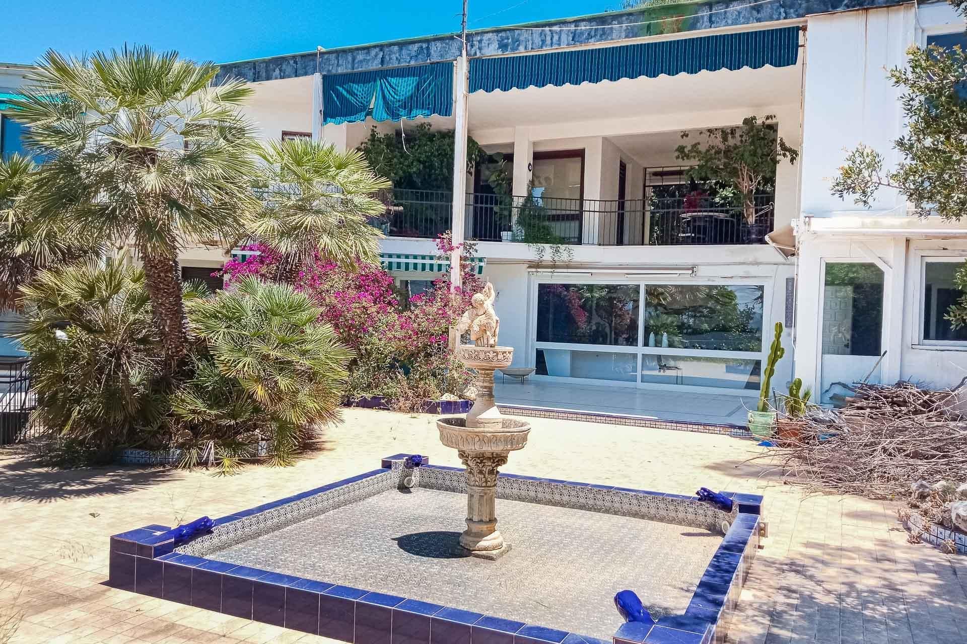Resale - Villa -
Benidorm