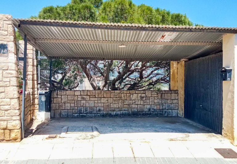 Resale - Villa -
Benidorm