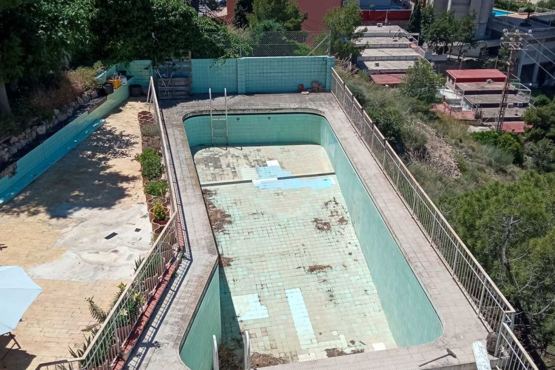 Resale - Villa -
Benidorm