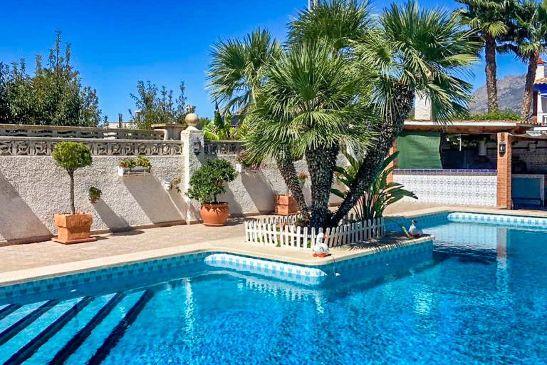 Resale - Villa -
Benidorm