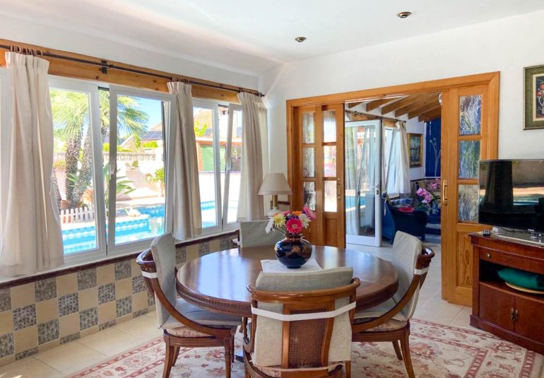 Resale - Villa -
Benidorm