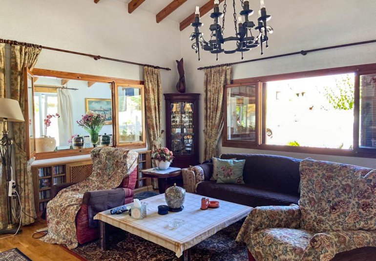 Resale - Villa -
Benidorm