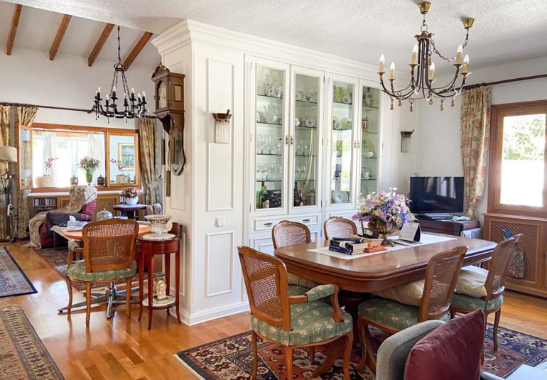 Resale - Villa -
Benidorm