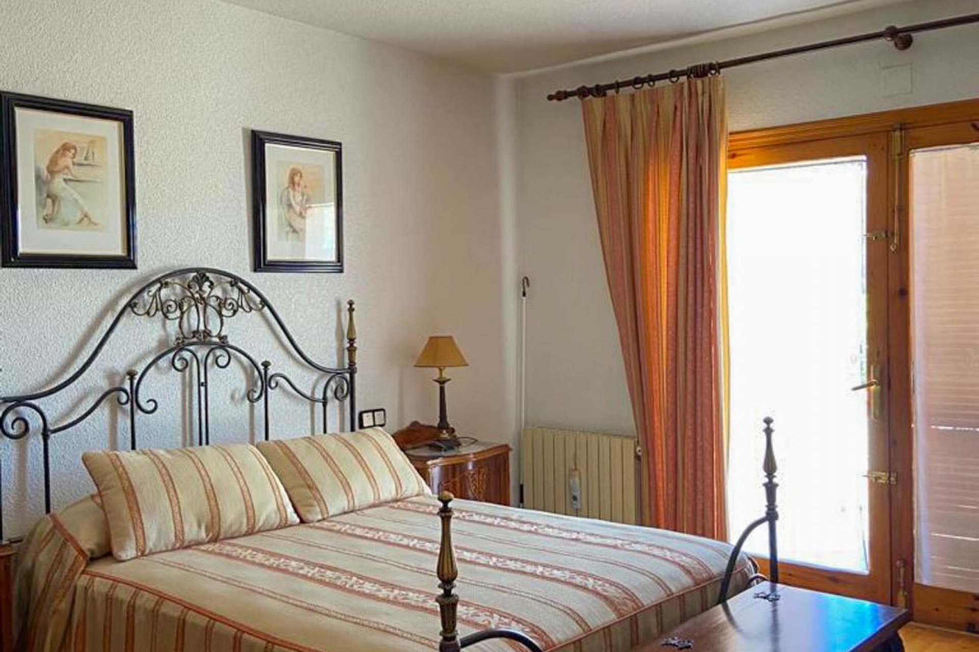 Resale - Villa -
Benidorm