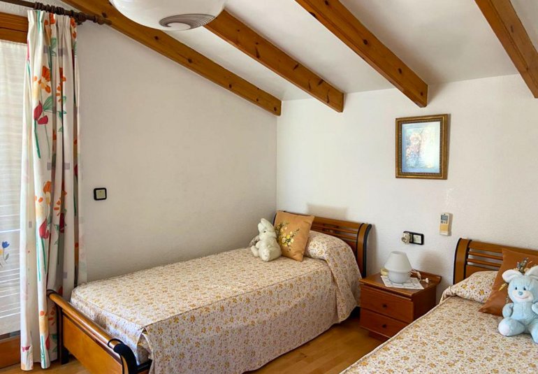 Resale - Villa -
Benidorm