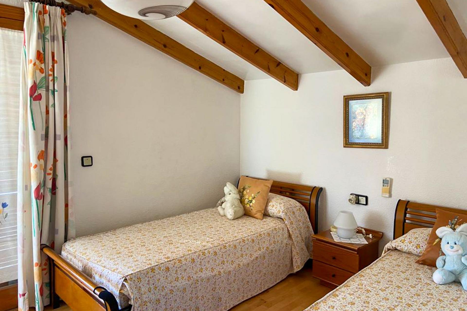 Resale - Villa -
Benidorm