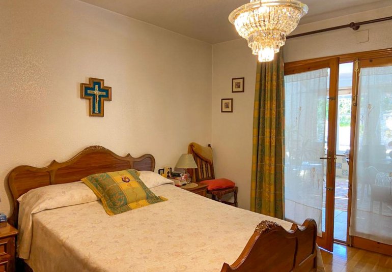 Resale - Villa -
Benidorm