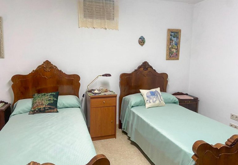 Resale - Villa -
Benidorm