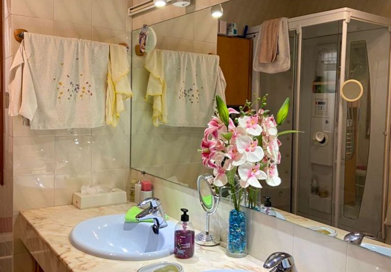 Resale - Villa -
Benidorm